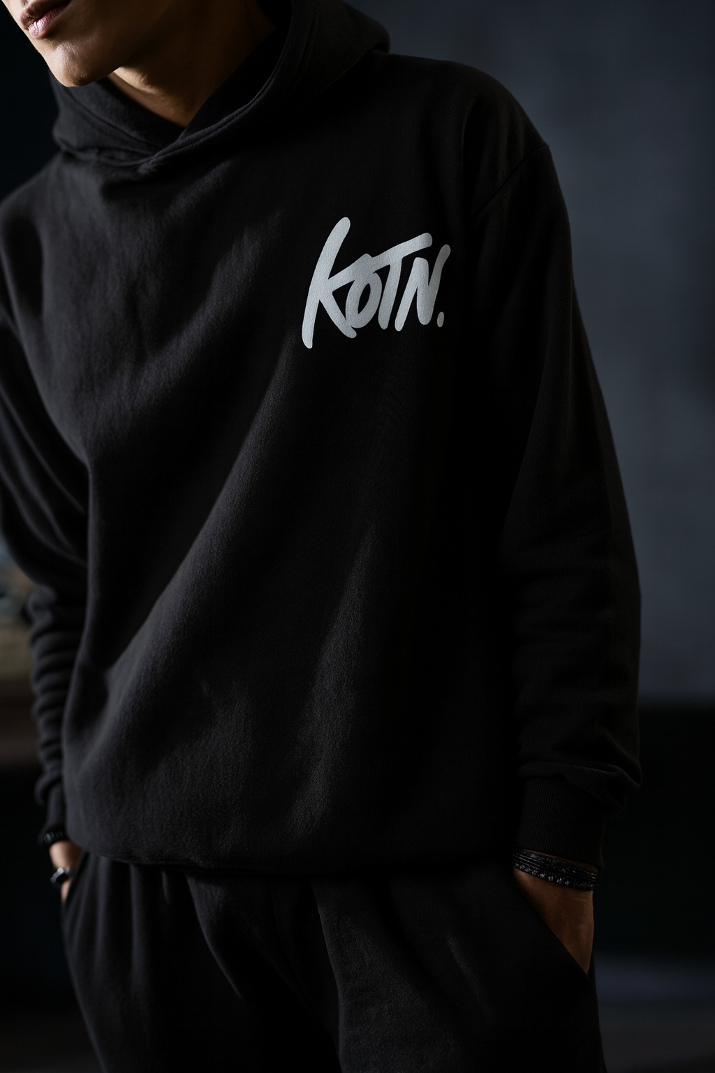 BLACK ESSENTIAL OVERSIZED HOODIE