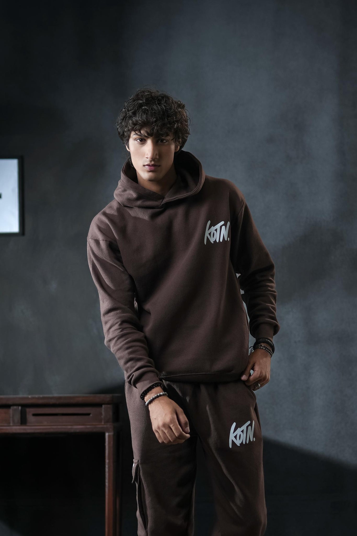 BROWN ESSENTIAL OVERSIZED HOODIE