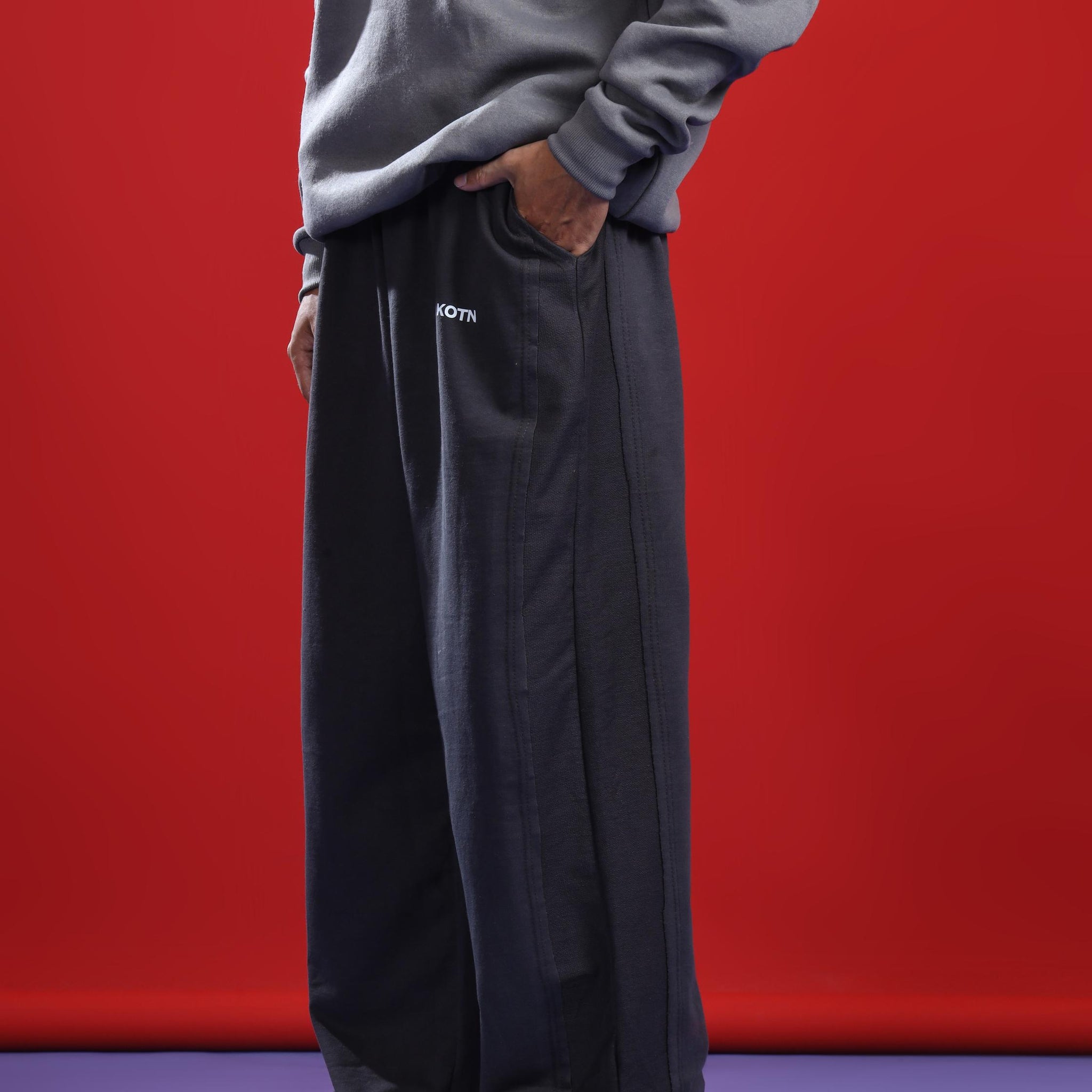 STEEL GRAY SHREDDED SWEATPANT
