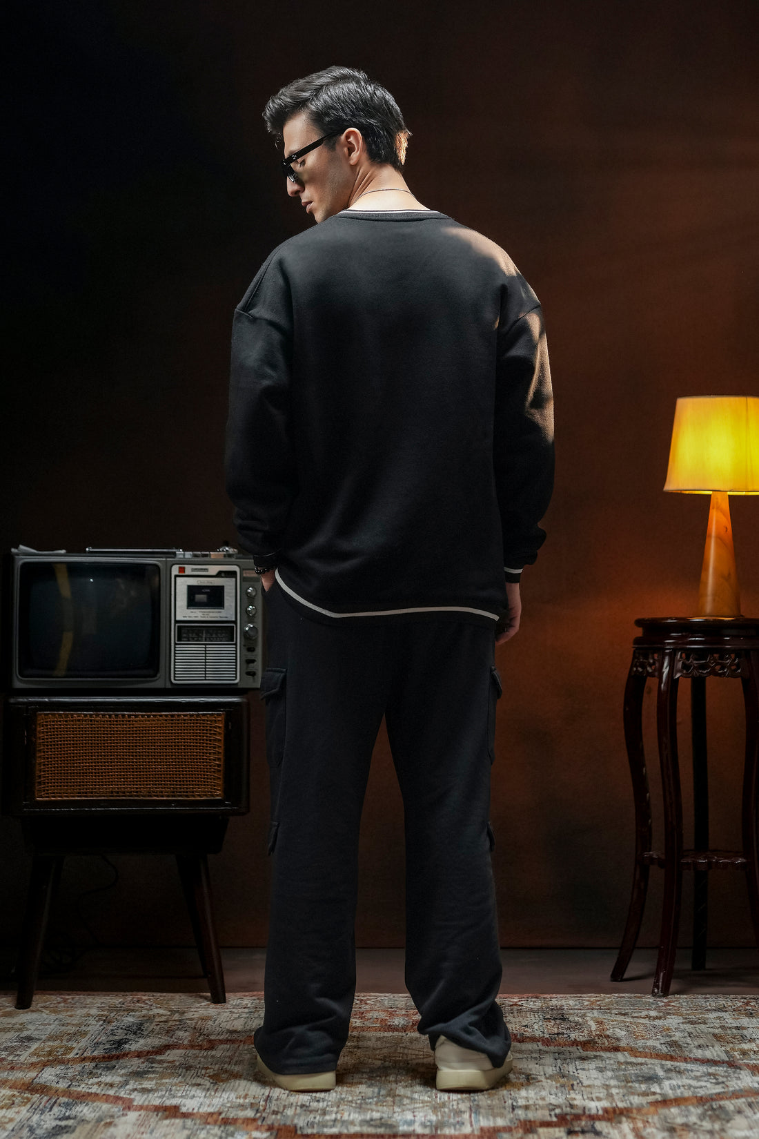 BLACK VARSITY OVERSIZED SWEATSHIRT