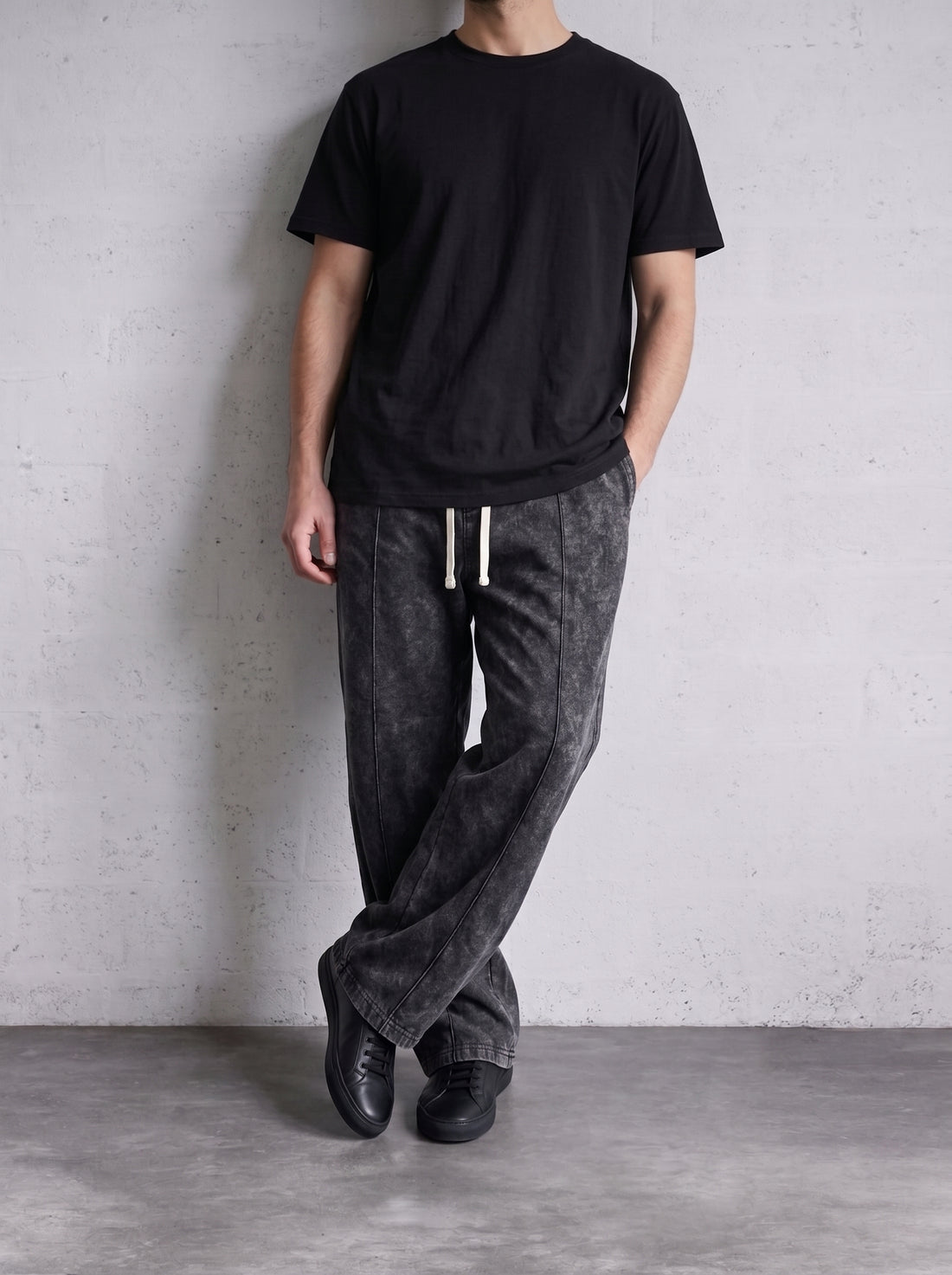 BLACK WASHED PLEATED SWEATPANT