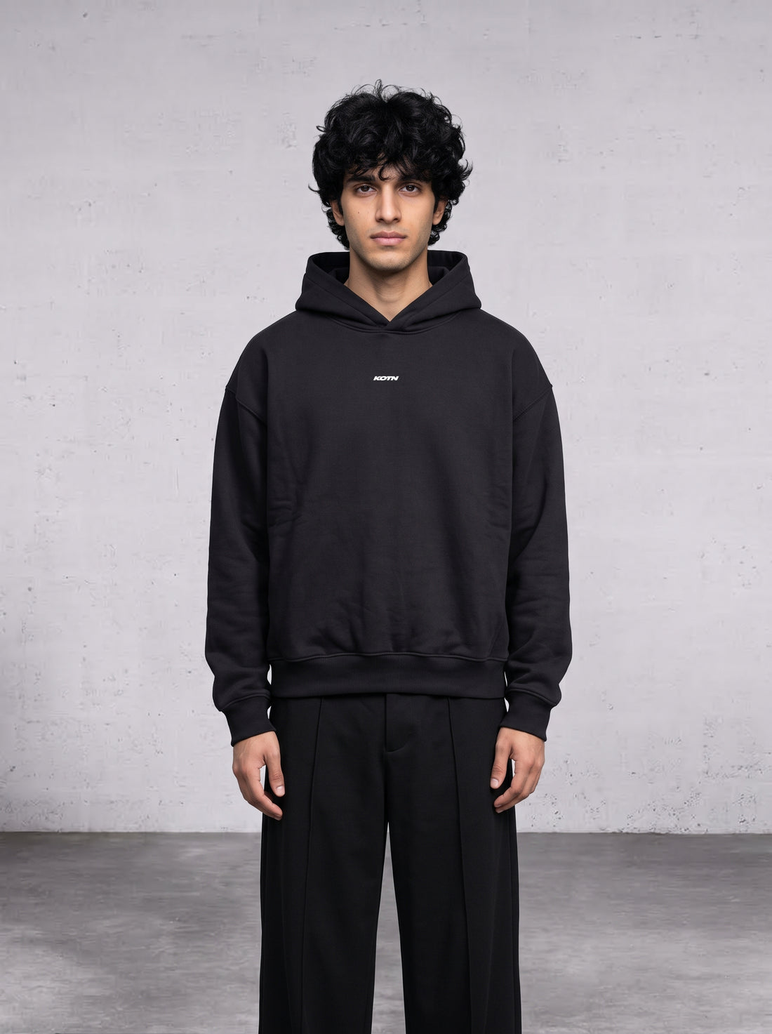 BLACK ESSENTIAL OVERSIZED HOODIE