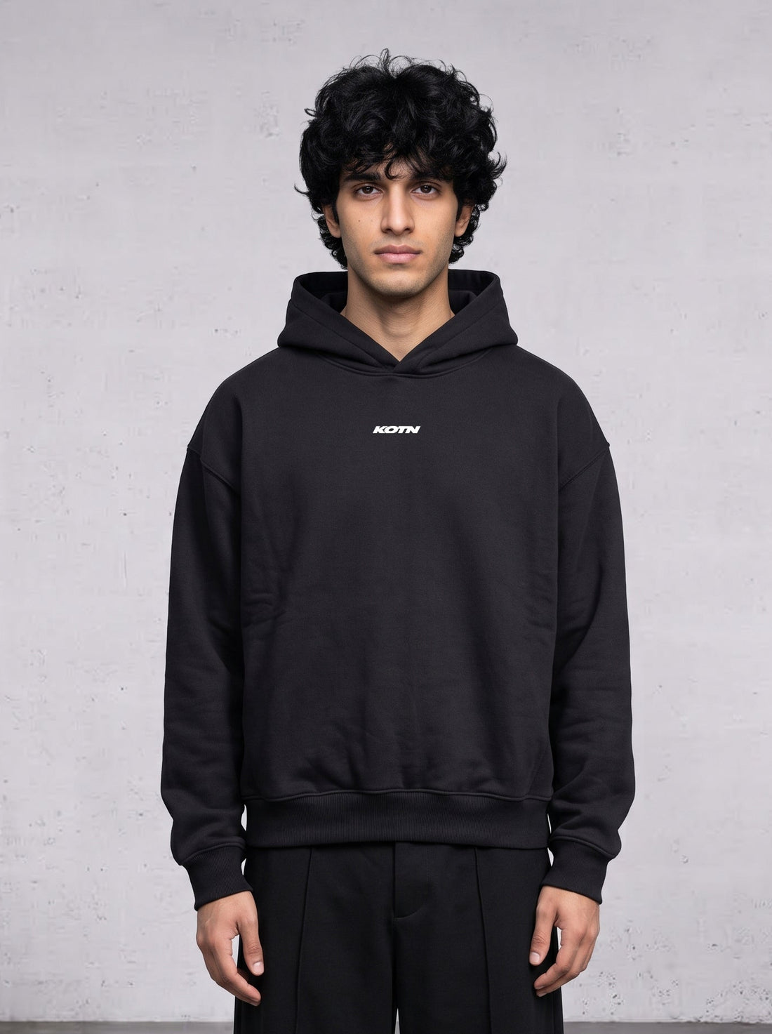 BLACK ESSENTIAL OVERSIZED HOODIE